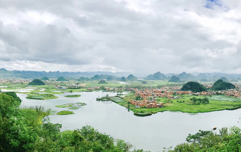 美麗的普者黑景區(qū)俯瞰圖。