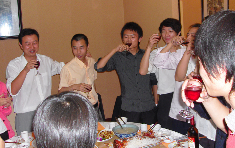 2009年9月24日，為迎接中秋佳節(jié)來(lái)臨，慶祝60周年國(guó)慶，答謝天度員工為公司快速發(fā)展所做出貢獻(xiàn)，天度網(wǎng)絡(luò)公司進(jìn)行了員工歡唱活動(dòng)。天度是一個(gè)年輕的團(tuán)隊(duì)，也是一個(gè)充滿(mǎn)活力的團(tuán)隊(duì)，也將是一個(gè)快樂(lè)的團(tuán)隊(duì)。